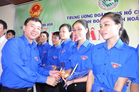 Lễ ra quân đưa trí thức trẻ nhận nhiệm vụ Phó Chủ tịch xã ở tỉnh Thanh Hóa - ảnh 1